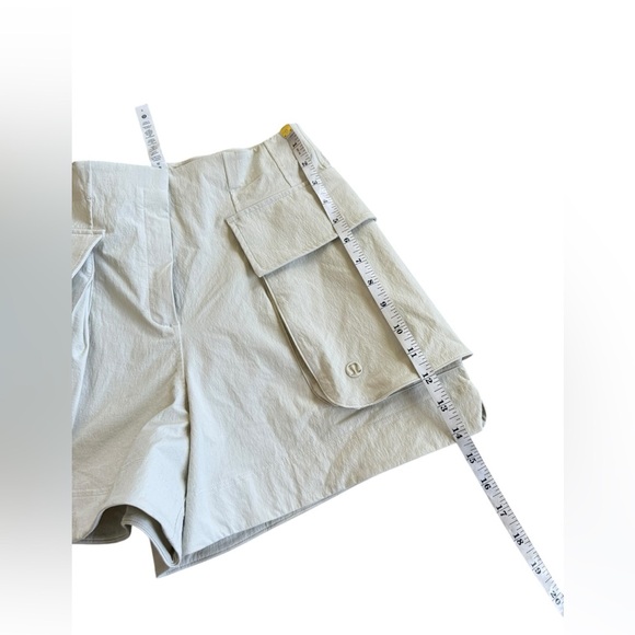 Lululemon Relaxed-Fit Super-High-Rise Cargo Short 4" in Bone - Picture 7 of 10